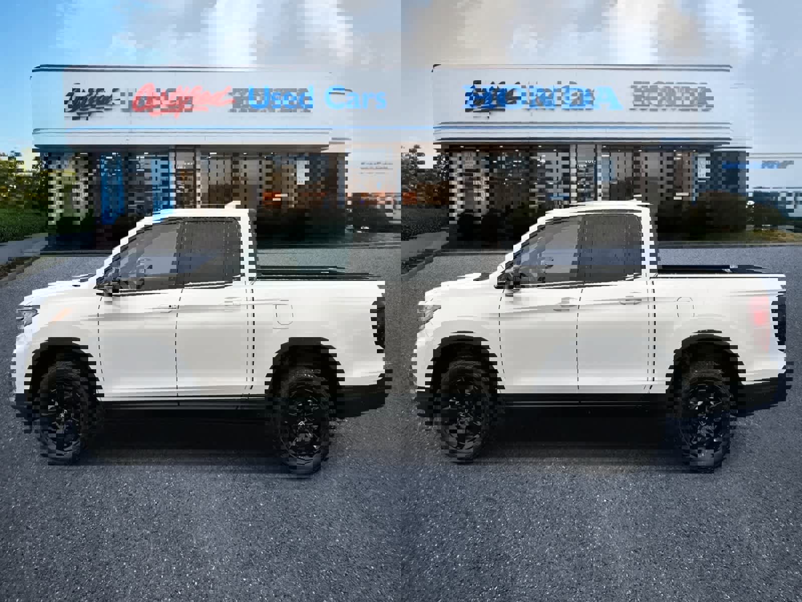 Used 2025 Honda Ridgeline Black Edition image 2