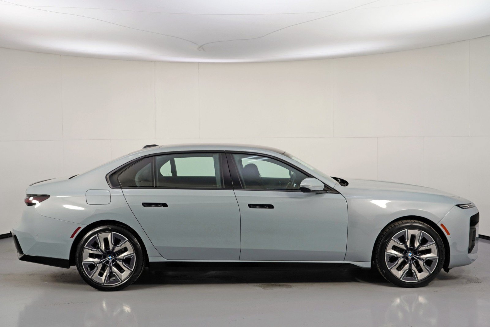 Used 2024 BMW 740i w/ Premium Package 2 RWD image 64