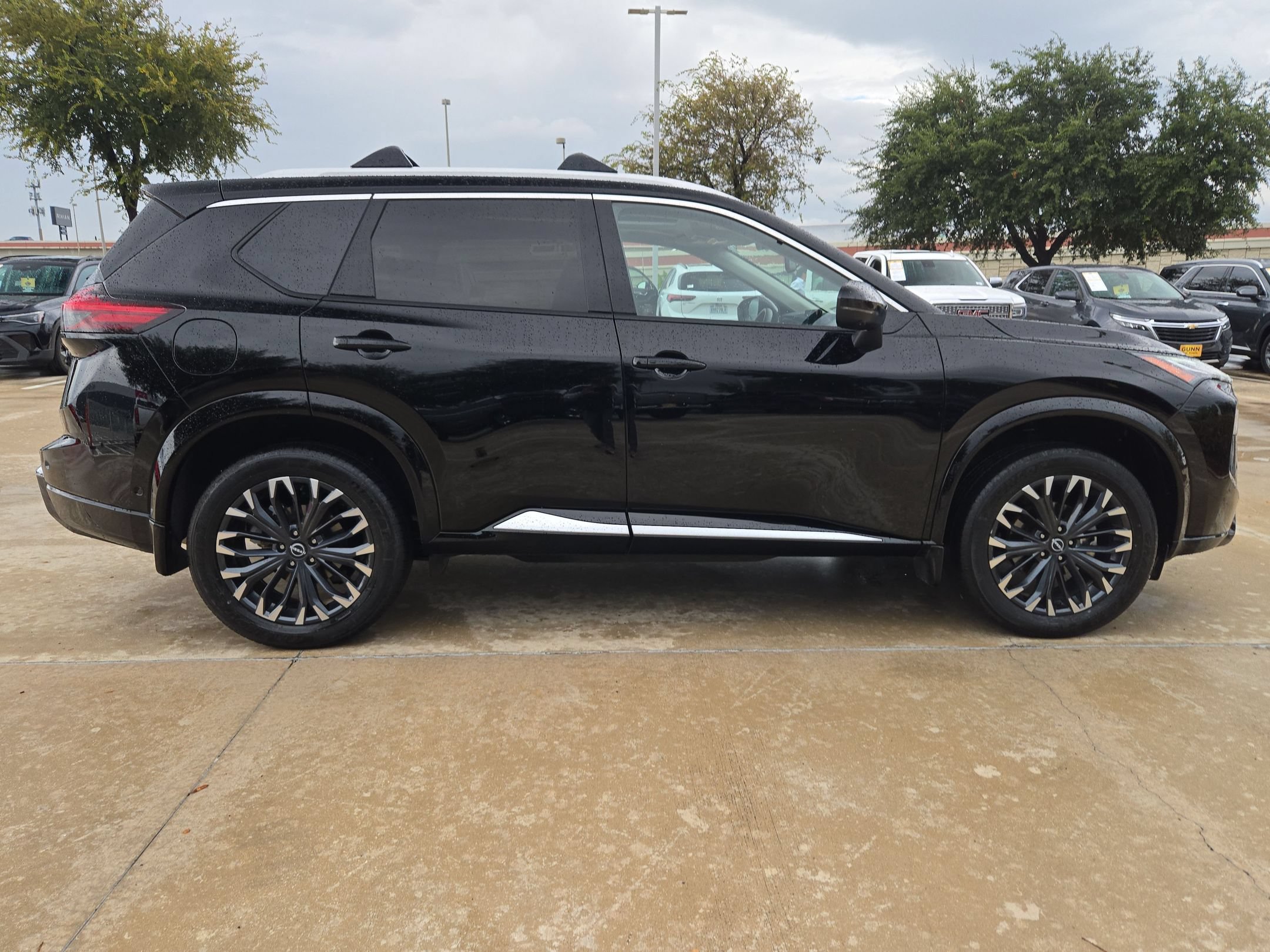 Certified 2026 Nissan Rogue Platinum w/ Platinum Premium Package AWD/4WD image 2