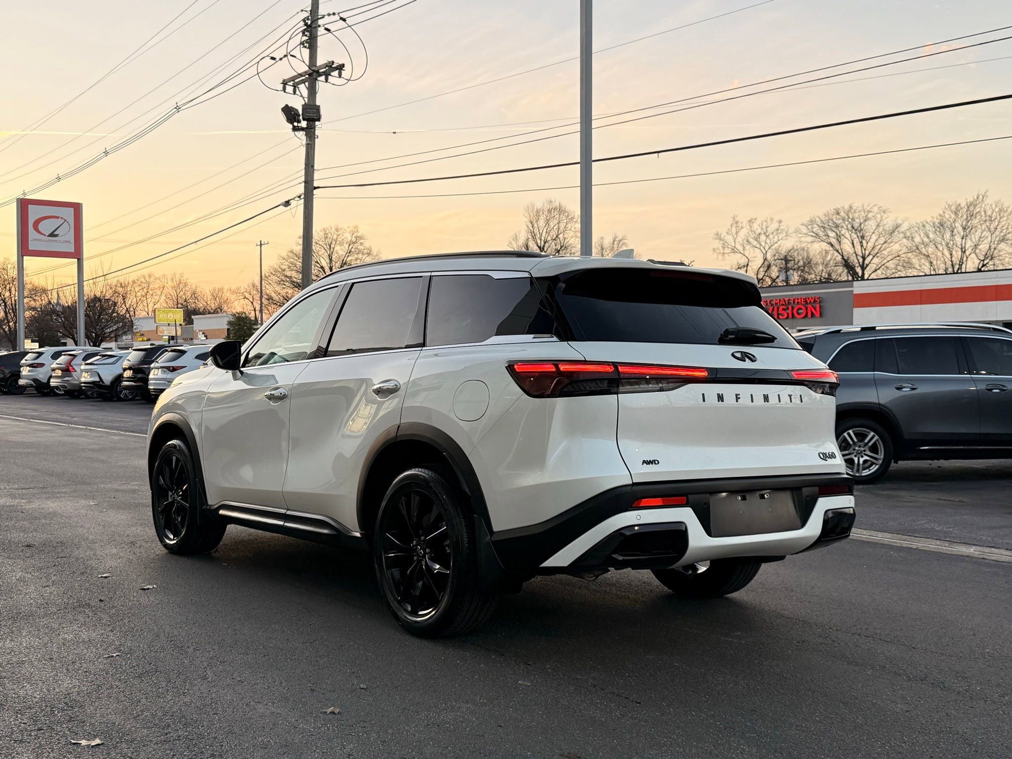 Used 2025 INFINITI QX60 Luxe w/ Black Edition image 3