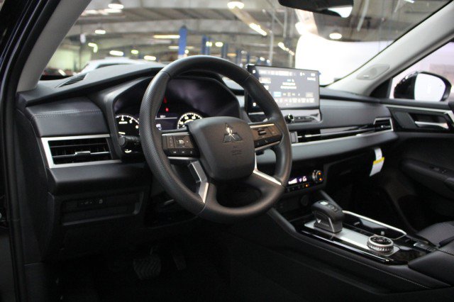 New 2026 Mitsubishi Outlander ES FWD image 5