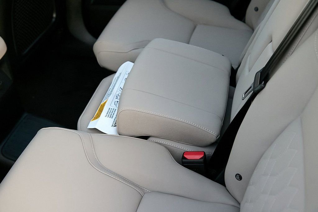 New 2026 Volvo XC90 T8 Plus w/ Protection Package Premier image 20