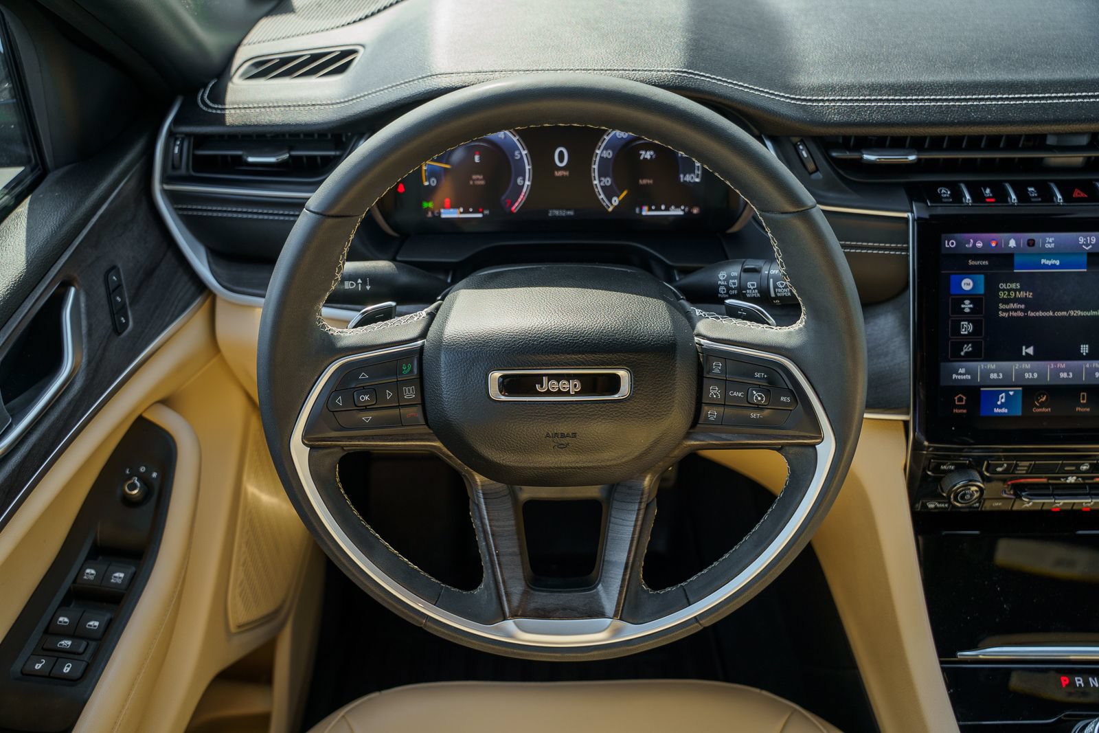 Used 2024 Jeep Grand Cherokee Limited RWD image 24