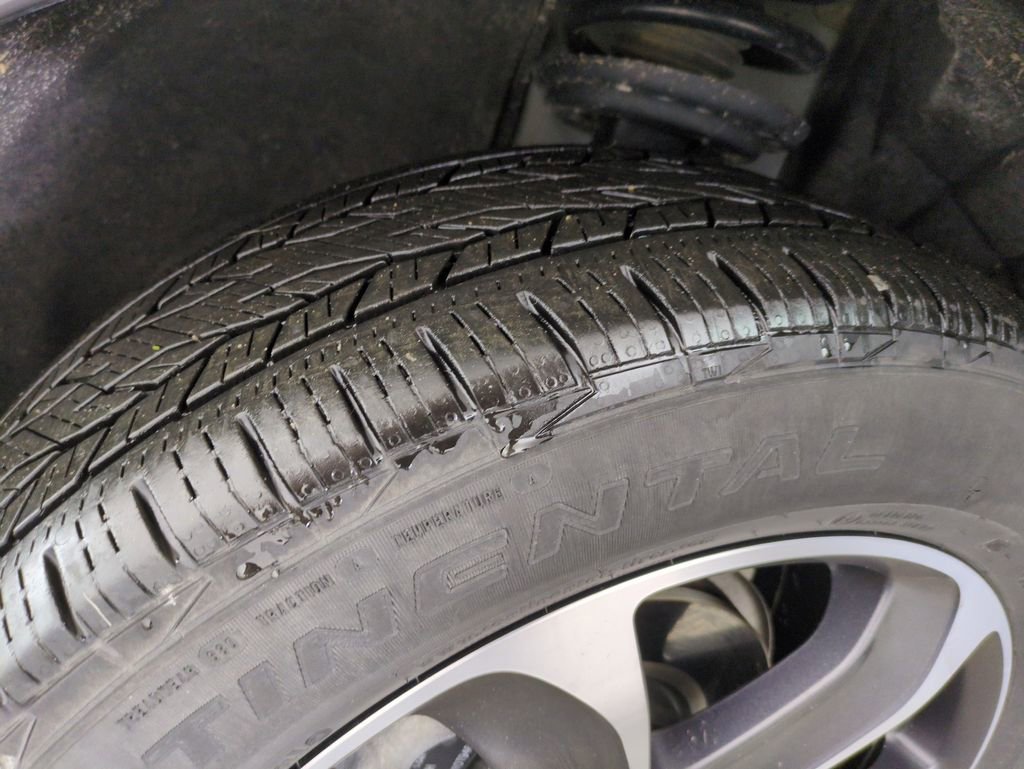 Used 2021 Buick Enclave Essence w/ Sport Touring Edition image 31