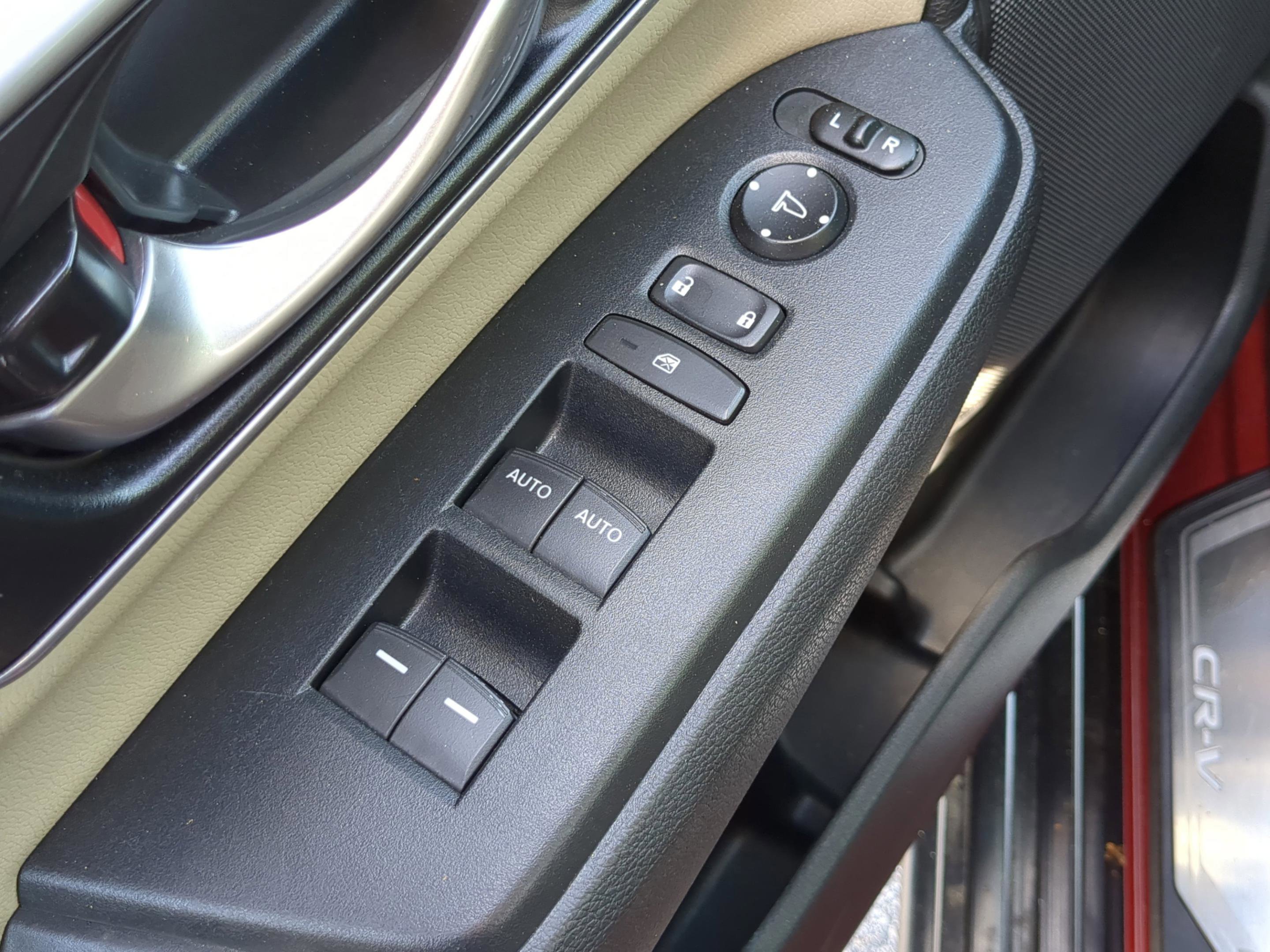 Used 2019 Honda CR-V Touring image 16