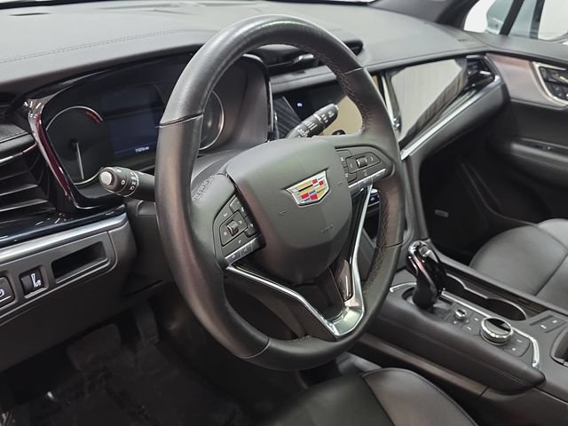 Certified 2025 Cadillac XT6 Premium Luxury FWD image 12