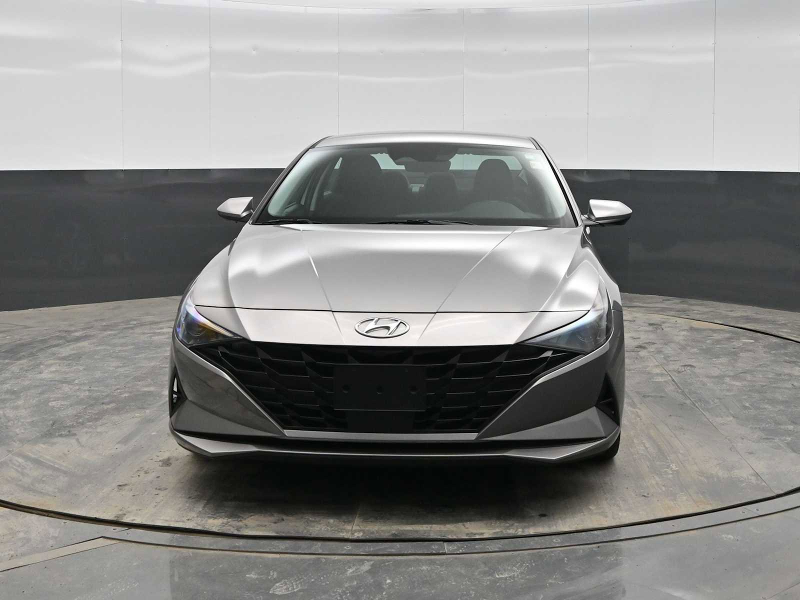 Used 2023 Hyundai Elantra SEL w/ Convenience Package image 3