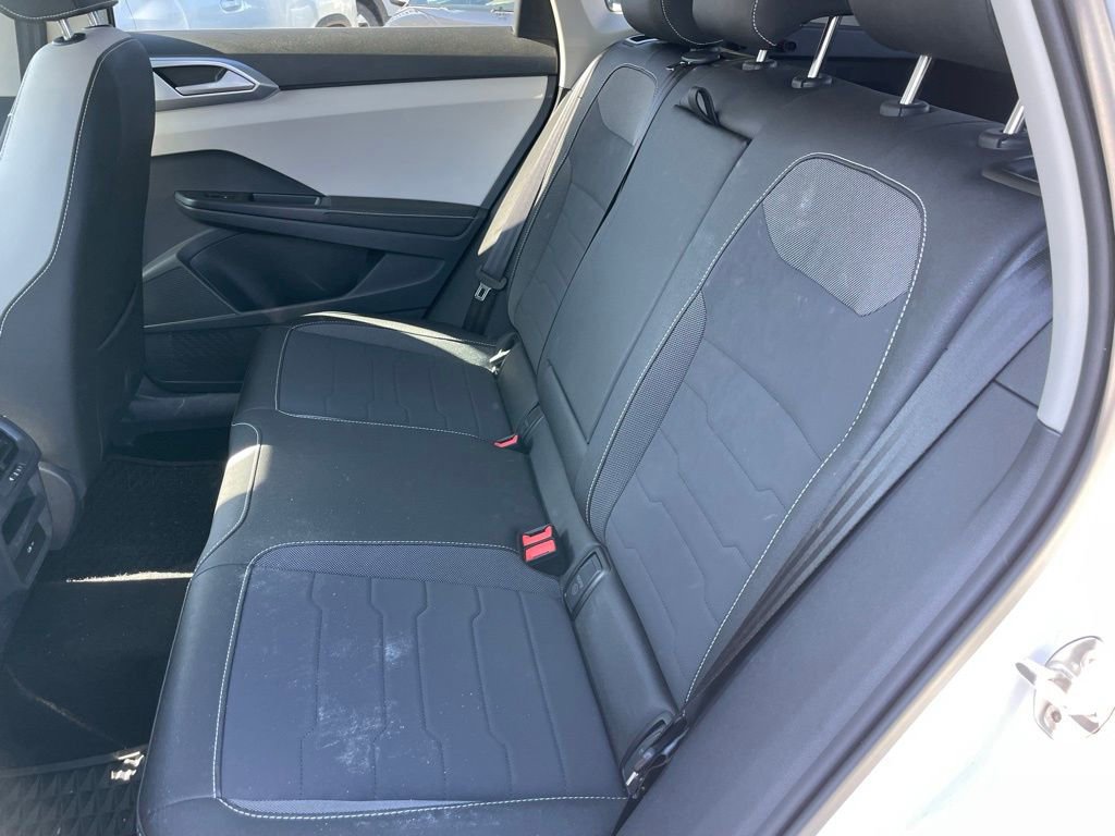 Certified 2025 Volkswagen Taos SE w/ Panoramic Sunroof Package image 7