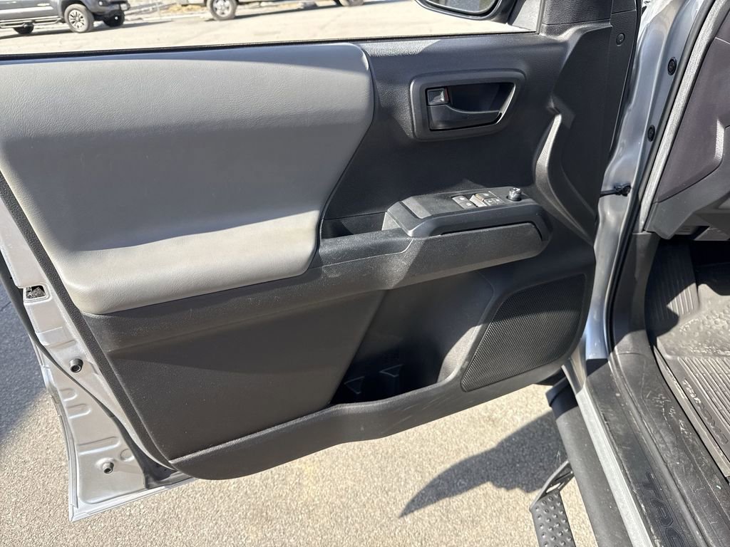 Used 2022 Toyota Tacoma SR AWD/4WD image 18