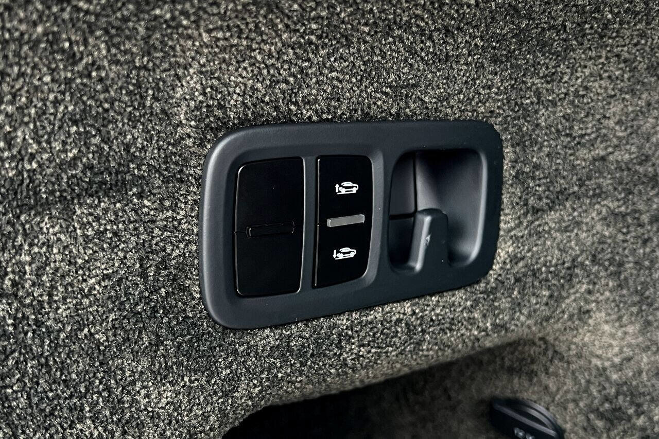 Used 2017 Bentley Bentayga image 19