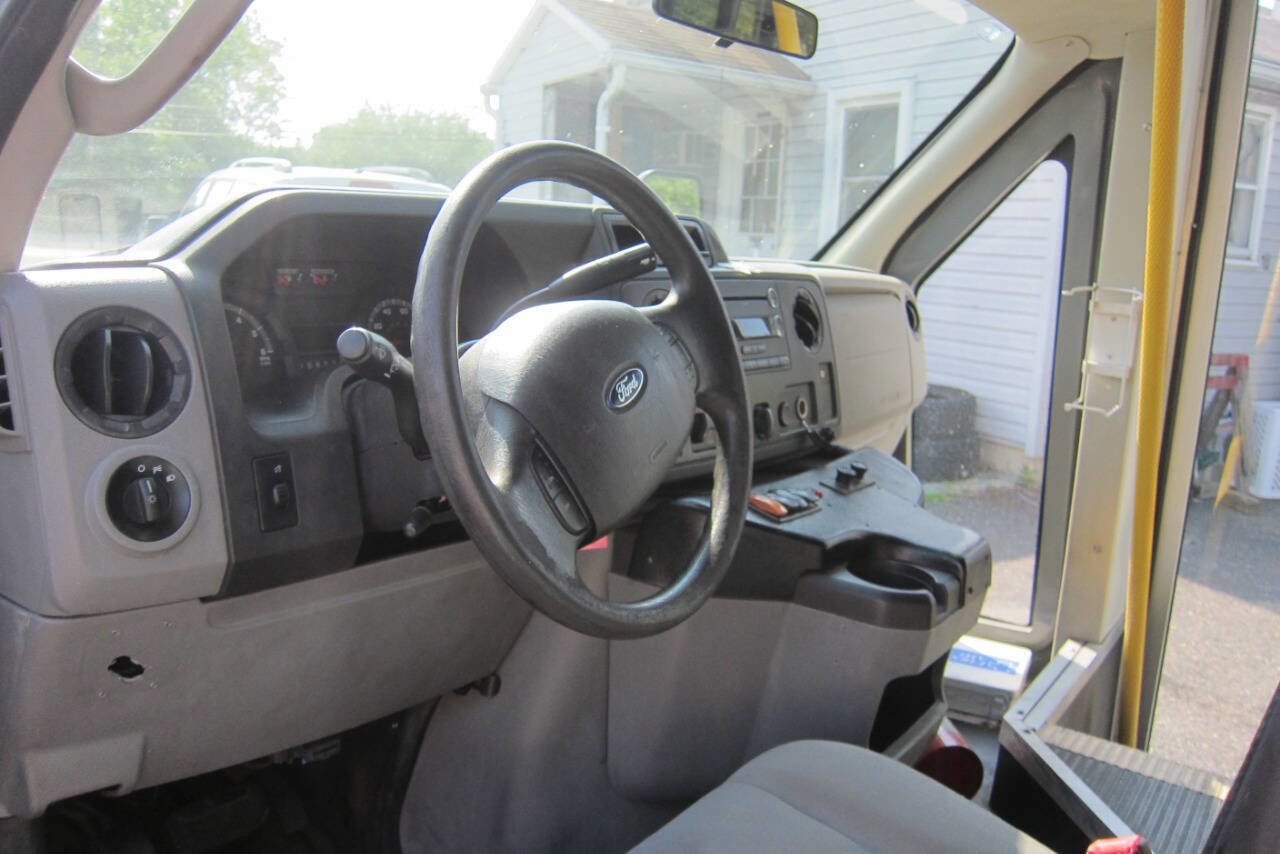 Used 2014 Ford E-450 and Econoline 450 Super Duty w/ Shuttle Bus Prep Package image 14