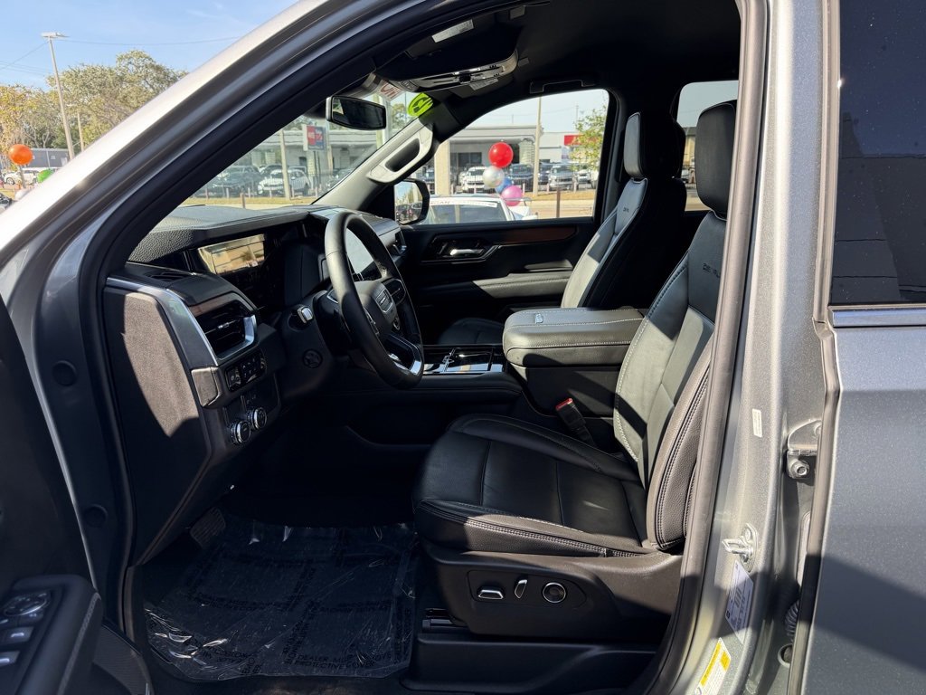 Used 2025 GMC Yukon Denali image 16