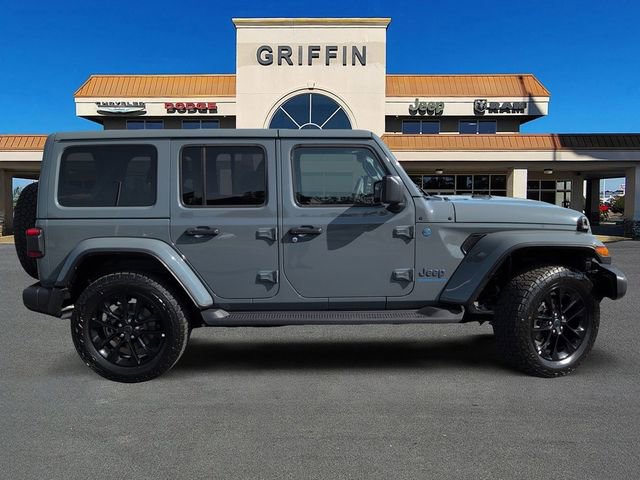 Used 2025 Jeep Wrangler Unlimited Sahara AWD/4WD image 3
