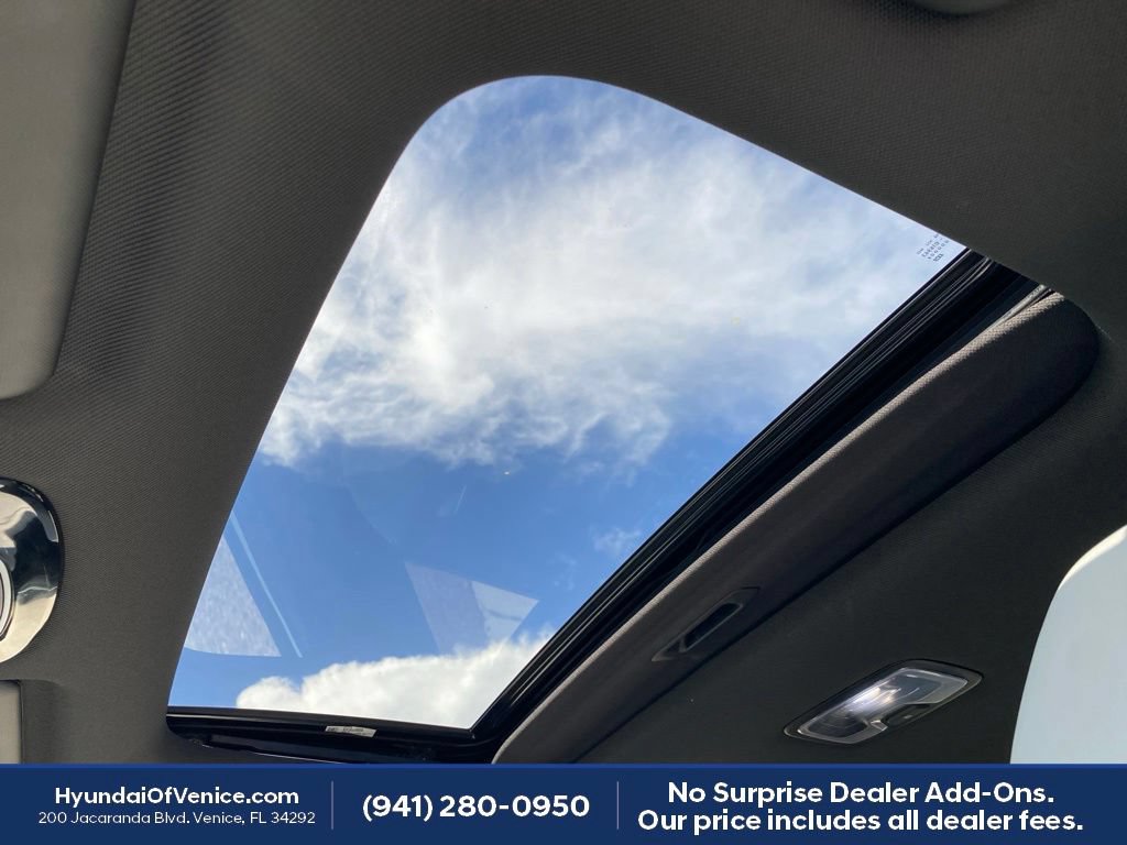 Certified 2025 Hyundai Santa Cruz Limited AWD/4WD image 4