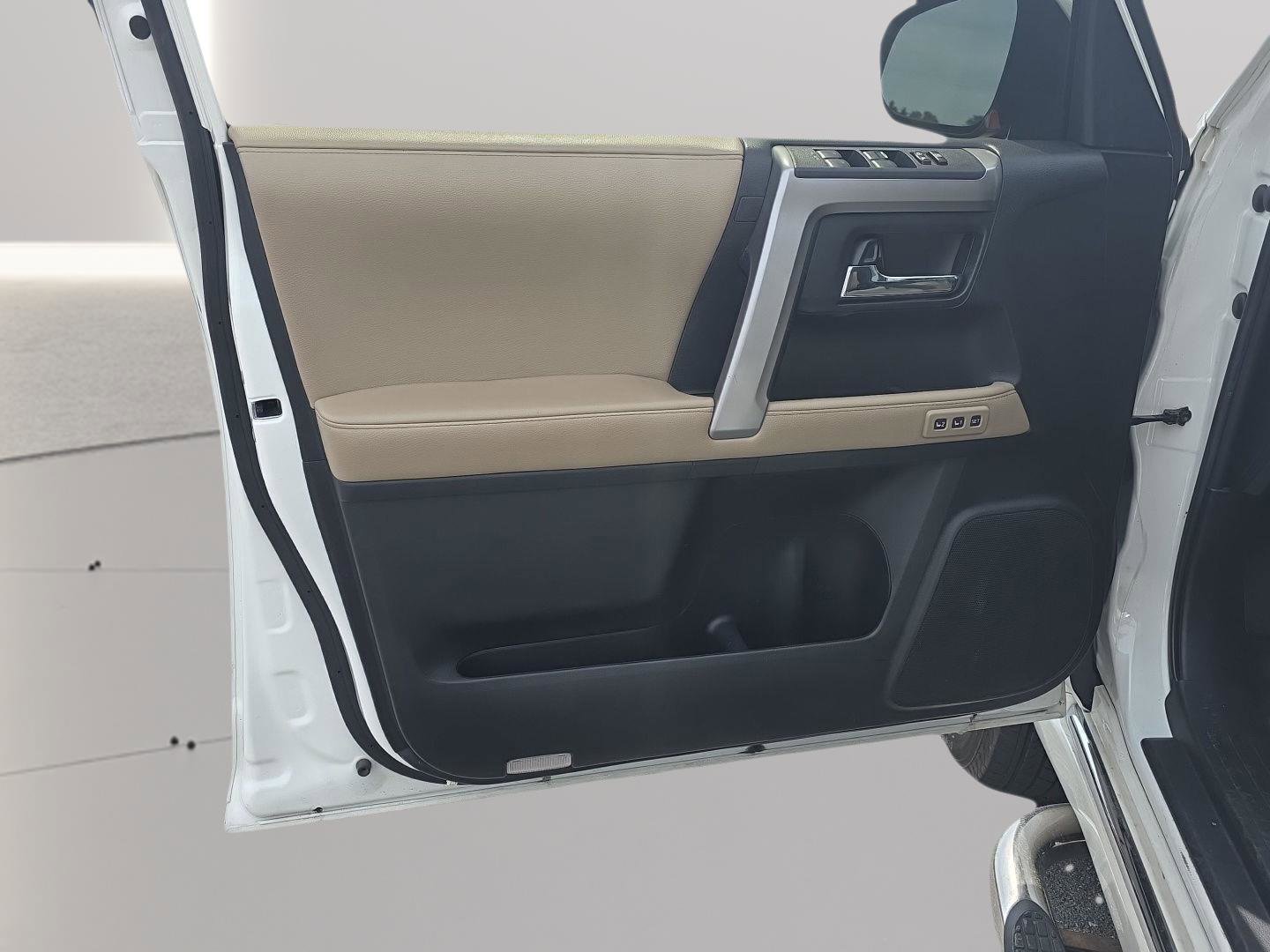 Used 2018 Toyota 4Runner Limited AWD/4WD image 36