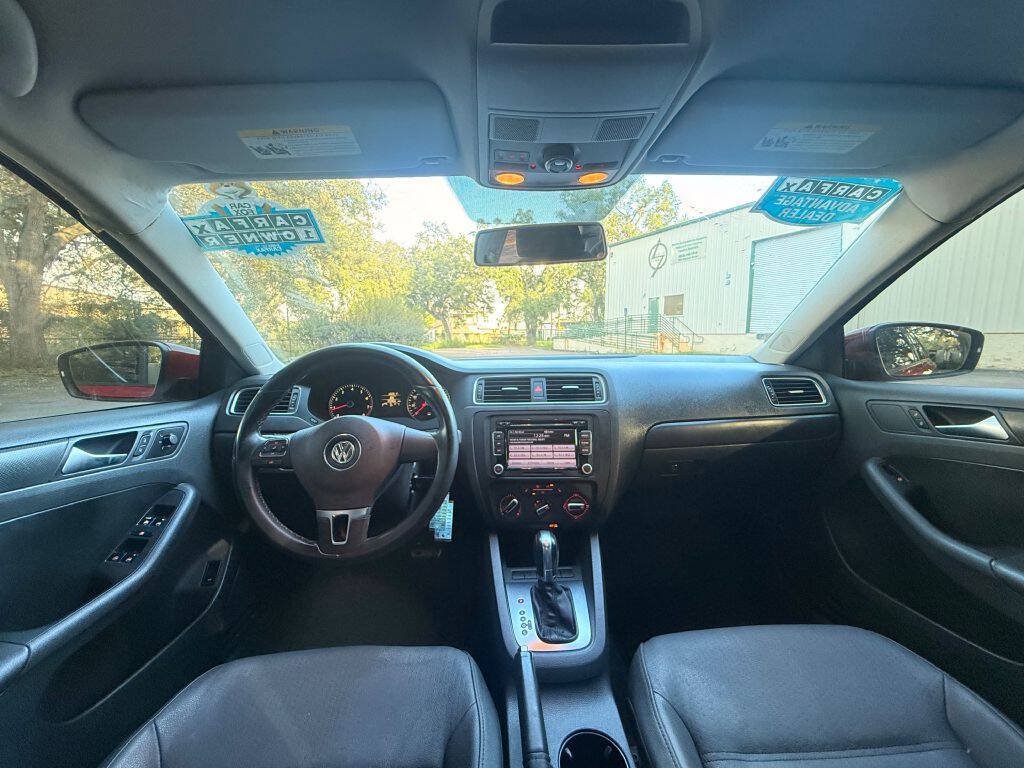 Used 2012 Volkswagen Jetta SE FWD image 11