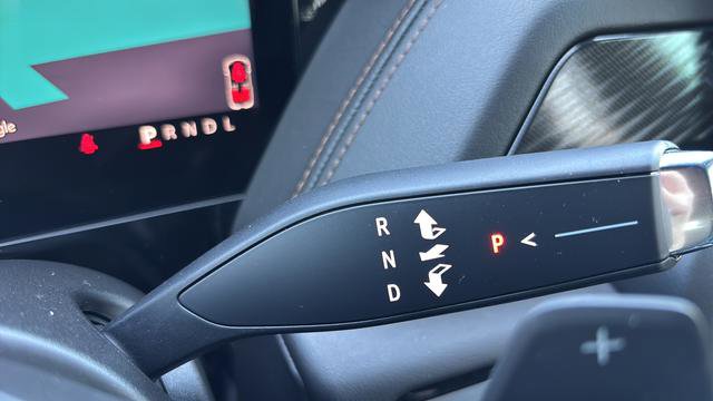 Used 2025 GMC Yukon AT4 w/ AT4 Premium Plus Package AWD/4WD image 18