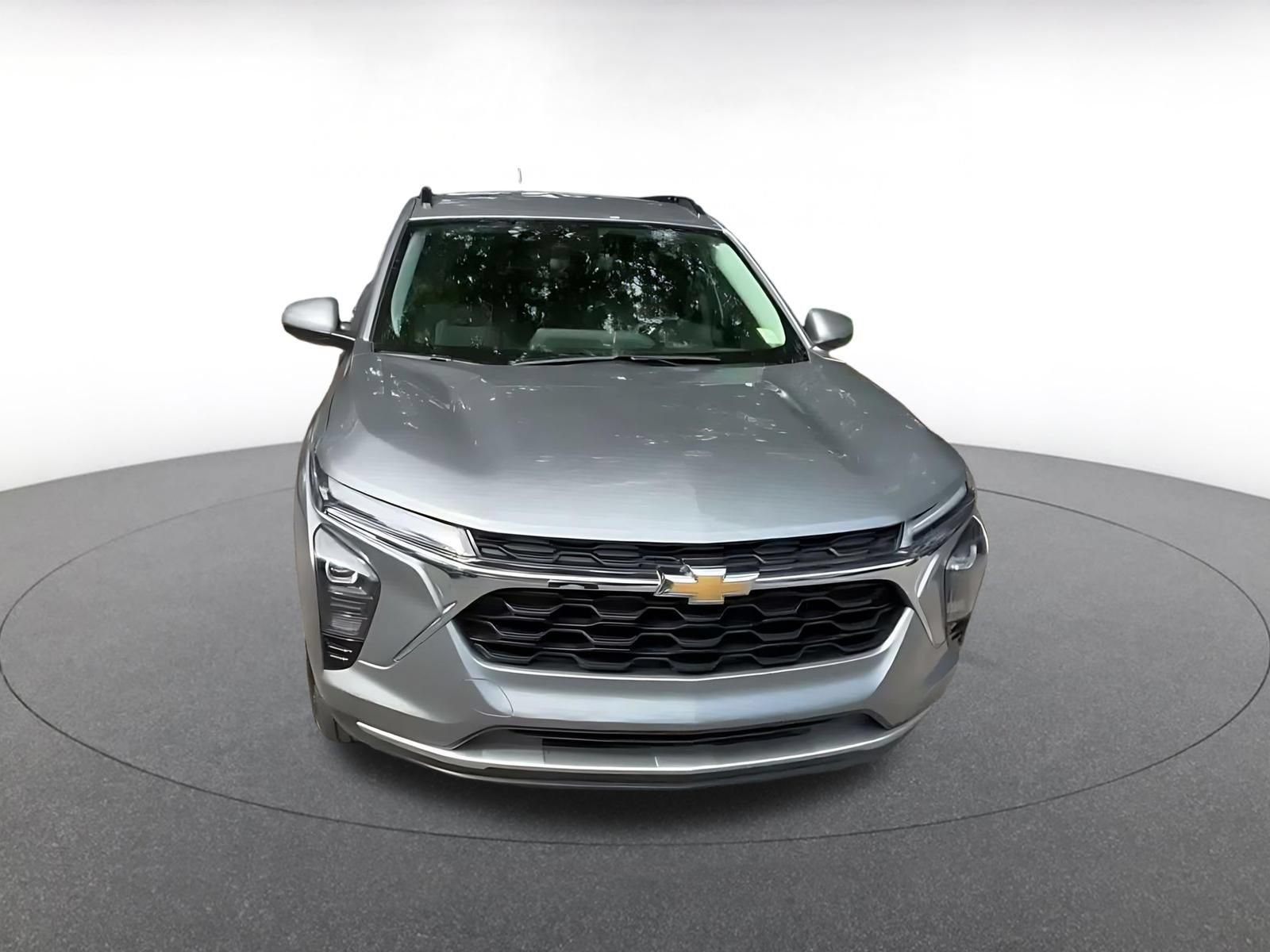 Used 2025 Chevrolet Trax LT w/ LT Convenience Package FWD image 3