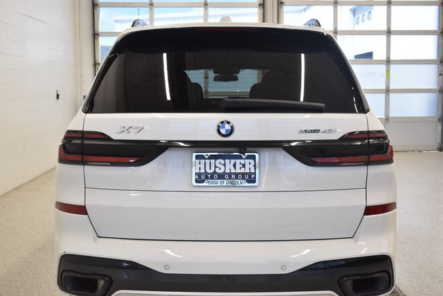 Used 2024 BMW X7 xDrive40i w/ M Sport Package AWD/4WD image 11