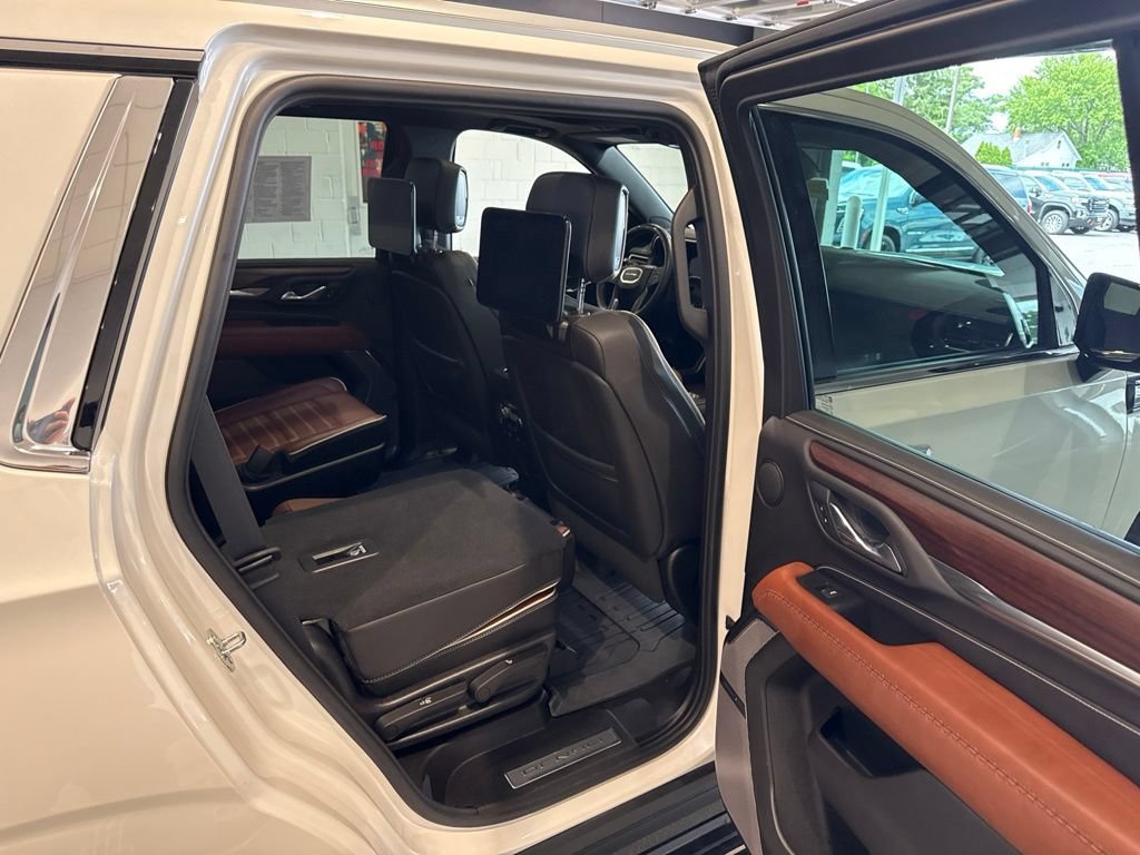 Used 2023 GMC Yukon Denali Ultimate w/ LPO, Floor Liner Package AWD/4WD image 15