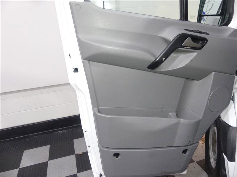 Used 2015 Mercedes-Benz Sprinter 2500 image 15