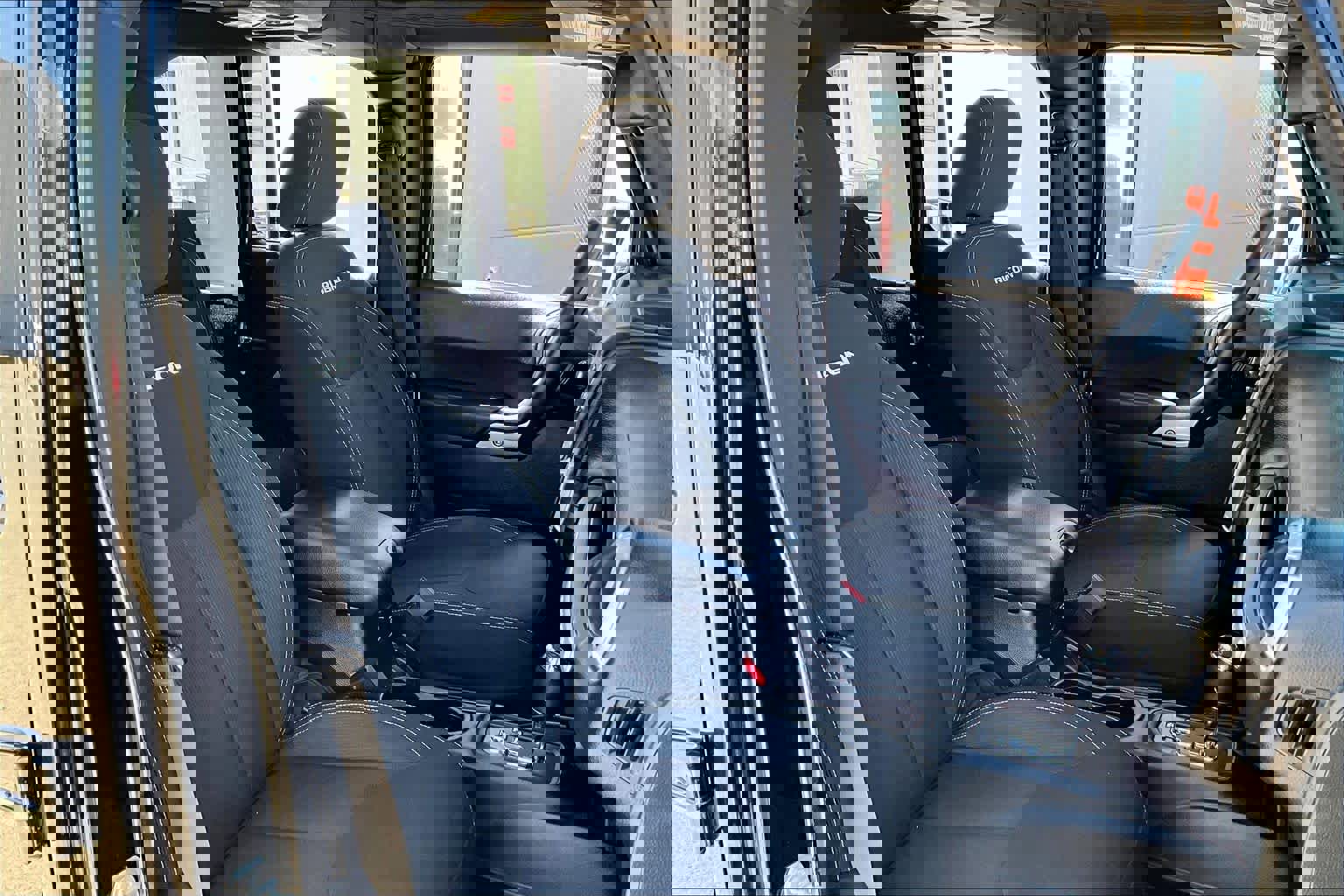 Used 2016 Jeep Wrangler Unlimited Rubicon w/ Connectivity Group image 9