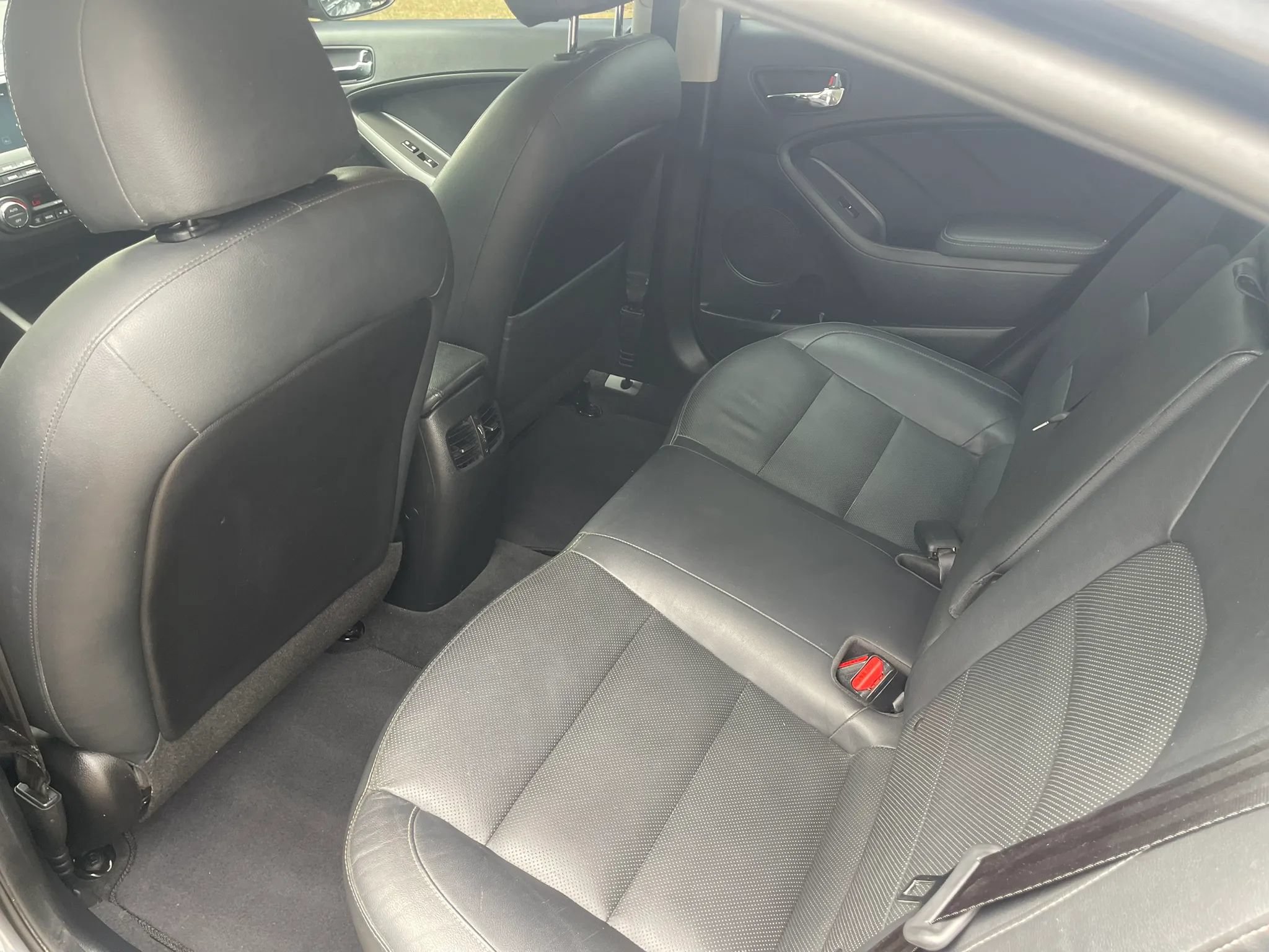 Used 2018 Kia Forte EX FWD image 12