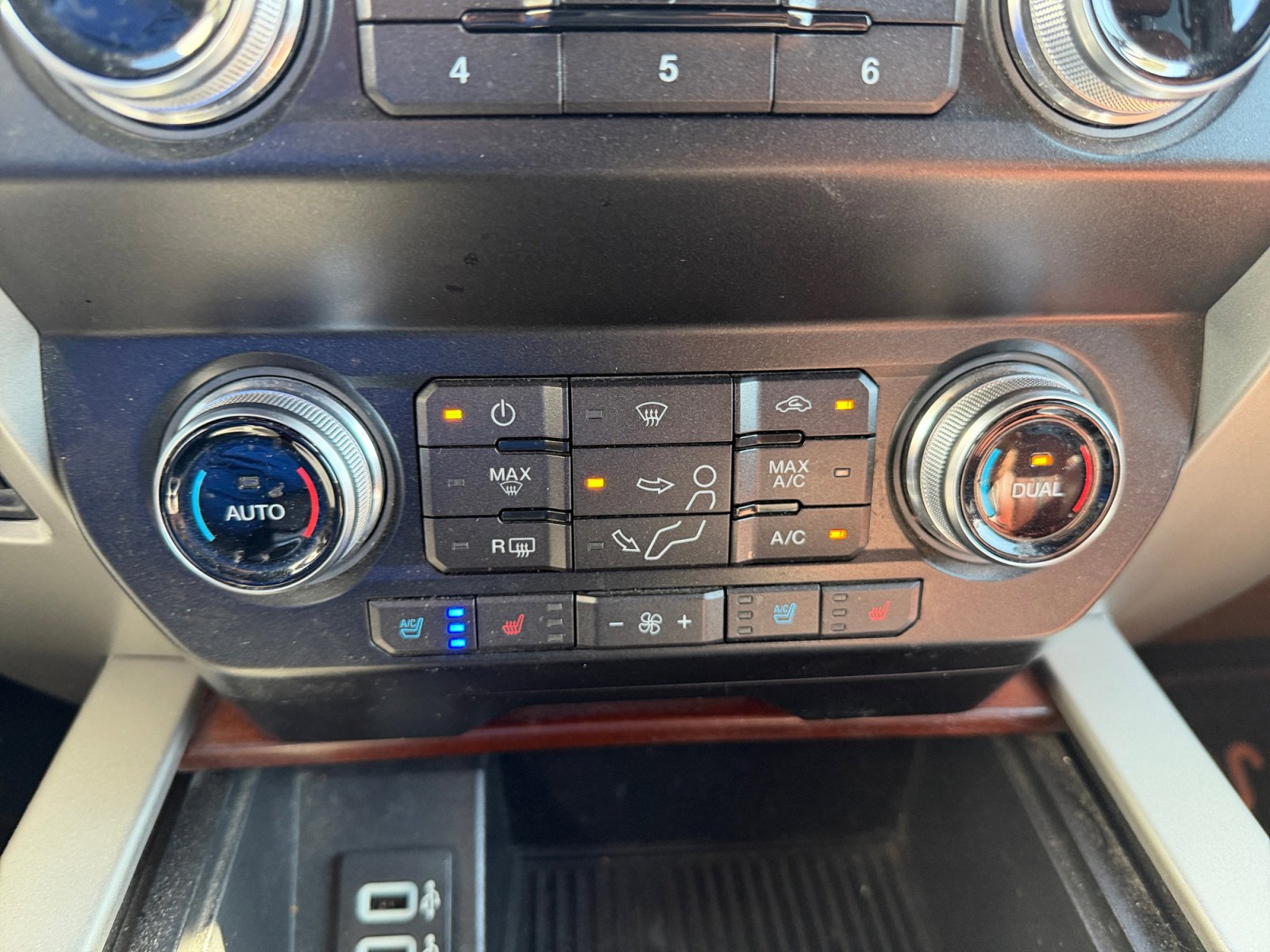 Used 2019 Ford F250 King Ranch w/ King Ranch Ultimate Package AWD/4WD image 16