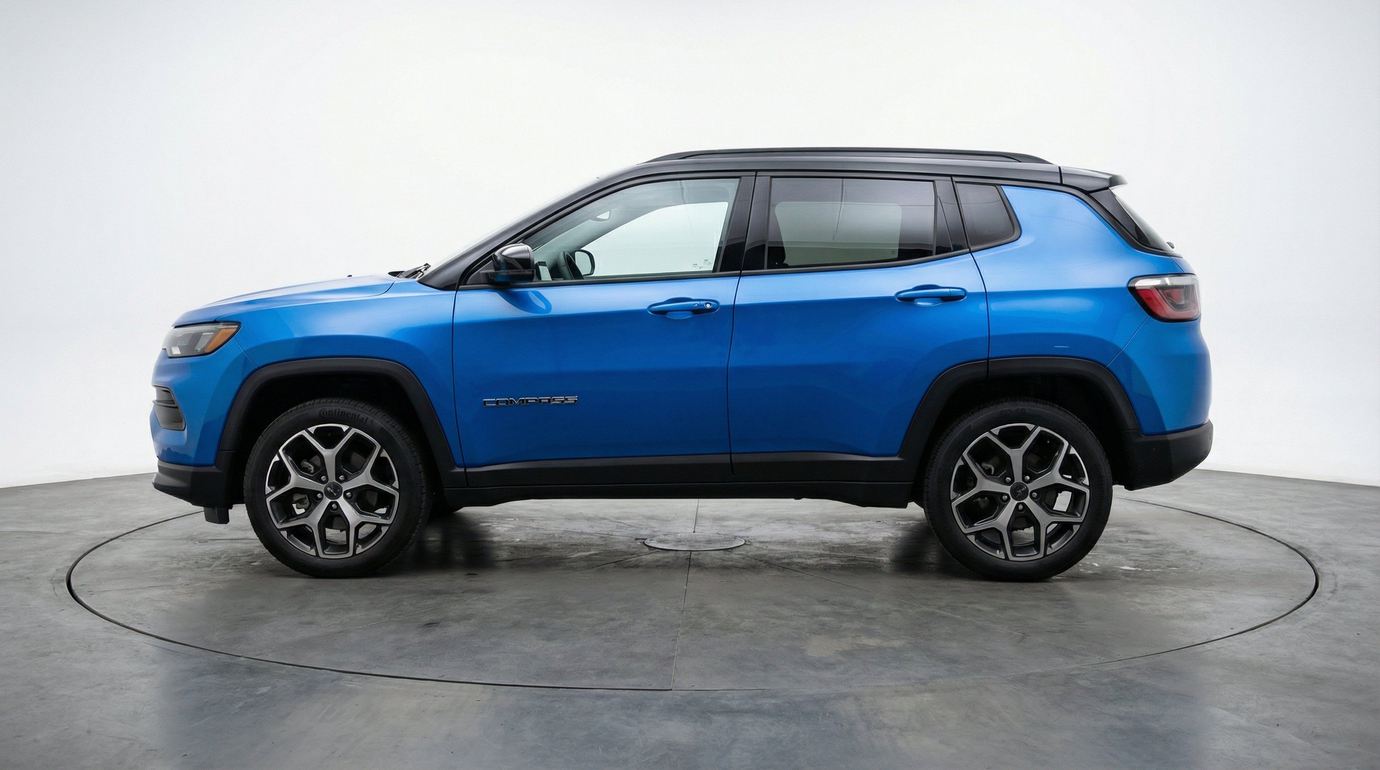 Used 2025 Jeep Compass Limited AWD/4WD image 5
