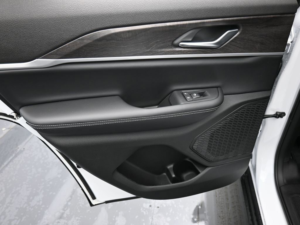 New 2025 Jeep Grand Cherokee Limited w/ Trailer Tow Package image 12