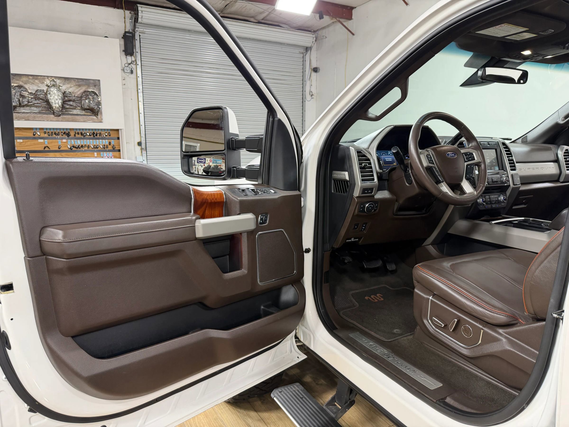 Used 2017 Ford F250 King Ranch w/ King Ranch Ultimate Package AWD/4WD image 12