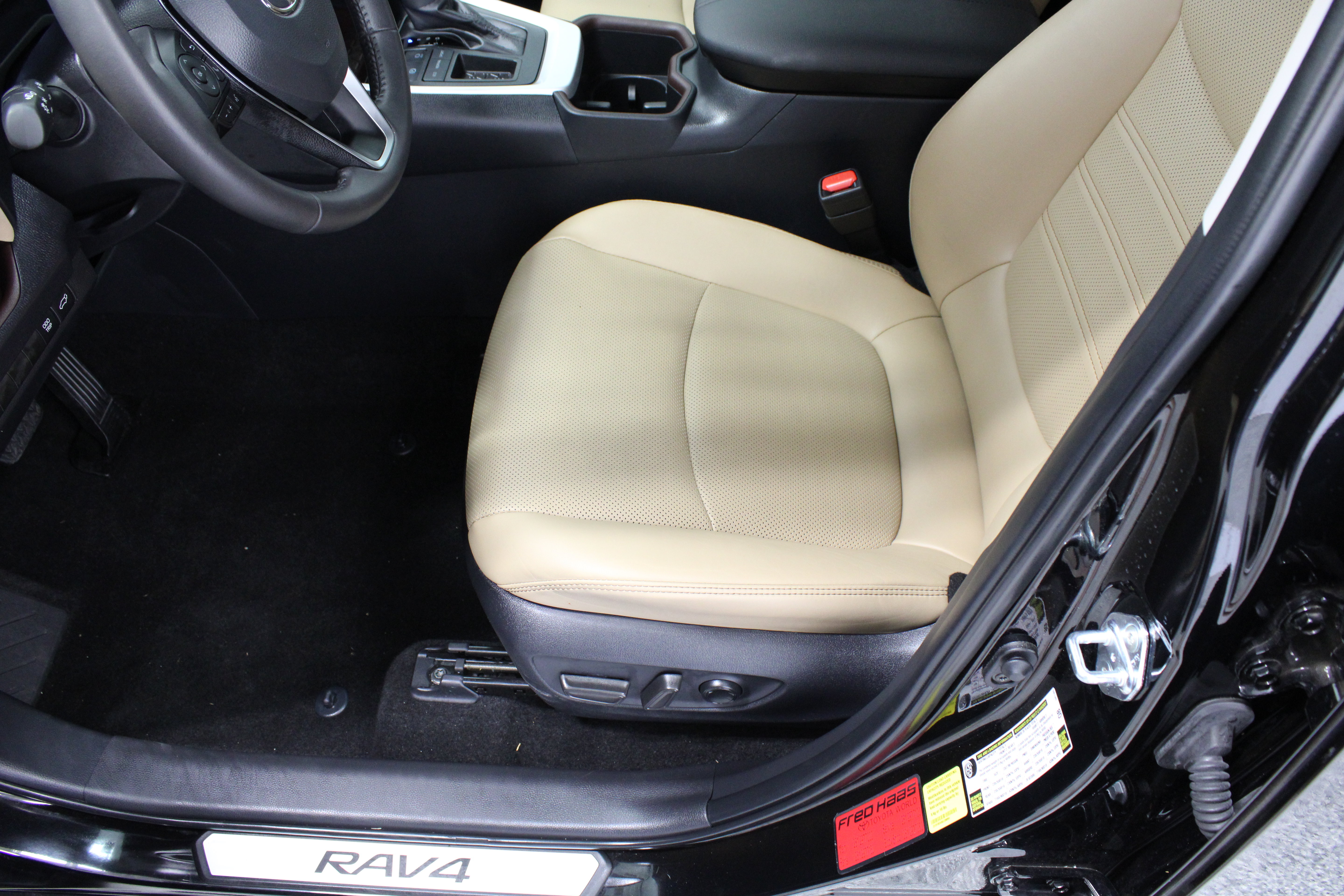 Used 2025 Toyota RAV4 Limited FWD image 15