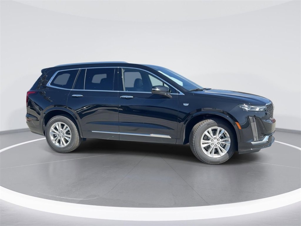 New 2025 Cadillac XT6 Luxury image 2