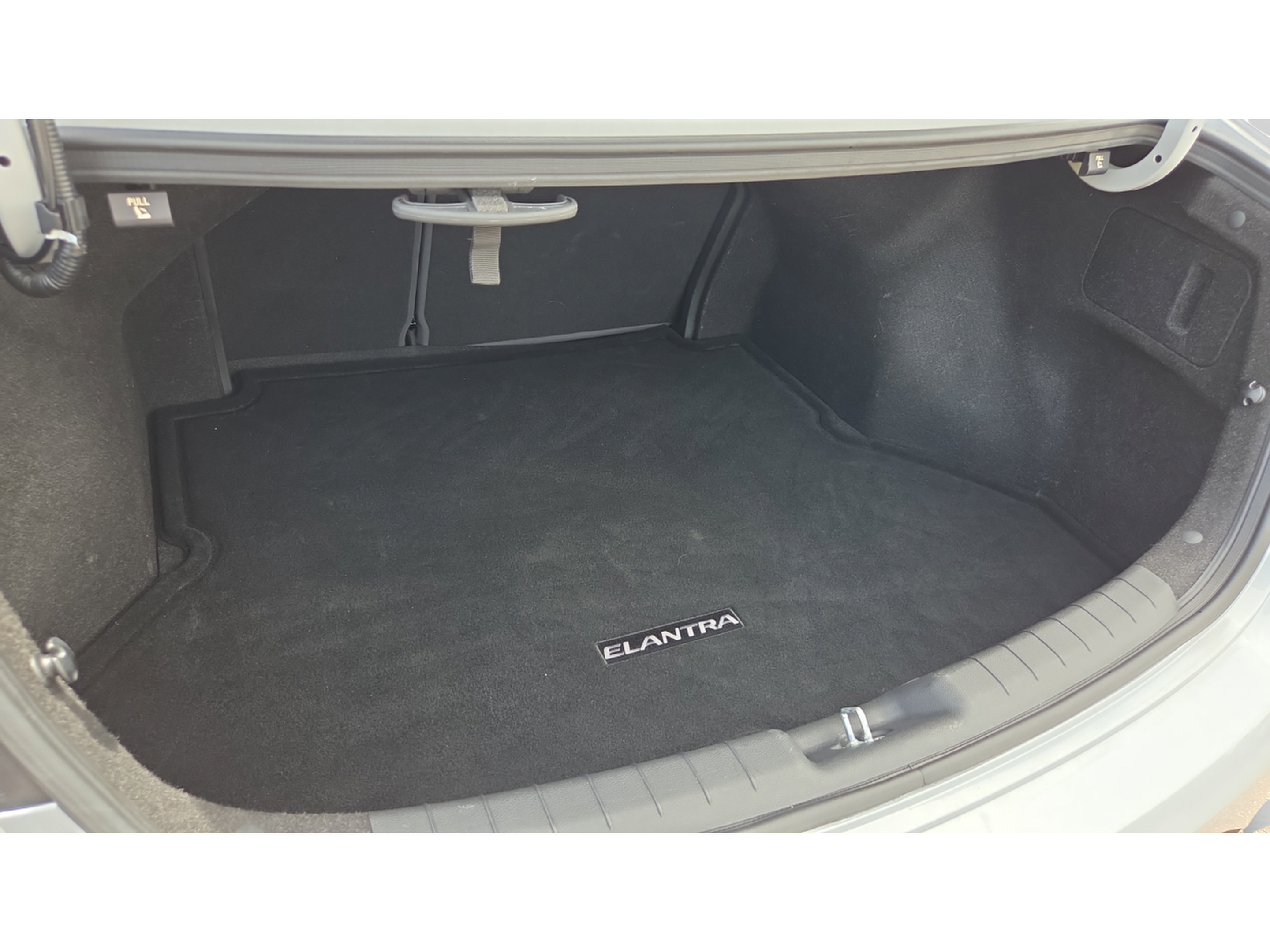Used 2020 Hyundai Elantra Limited w/ Cargo Package (C1) FWD image 26