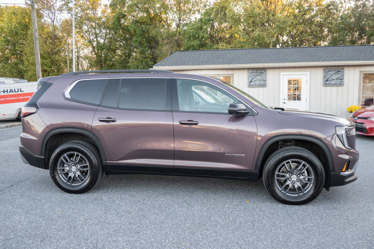 Used 2025 GMC Acadia Elevation image 10