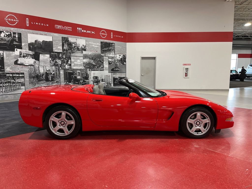 Used 1999 Chevrolet Corvette Convertible w/ Performance Handling Pkg image 2