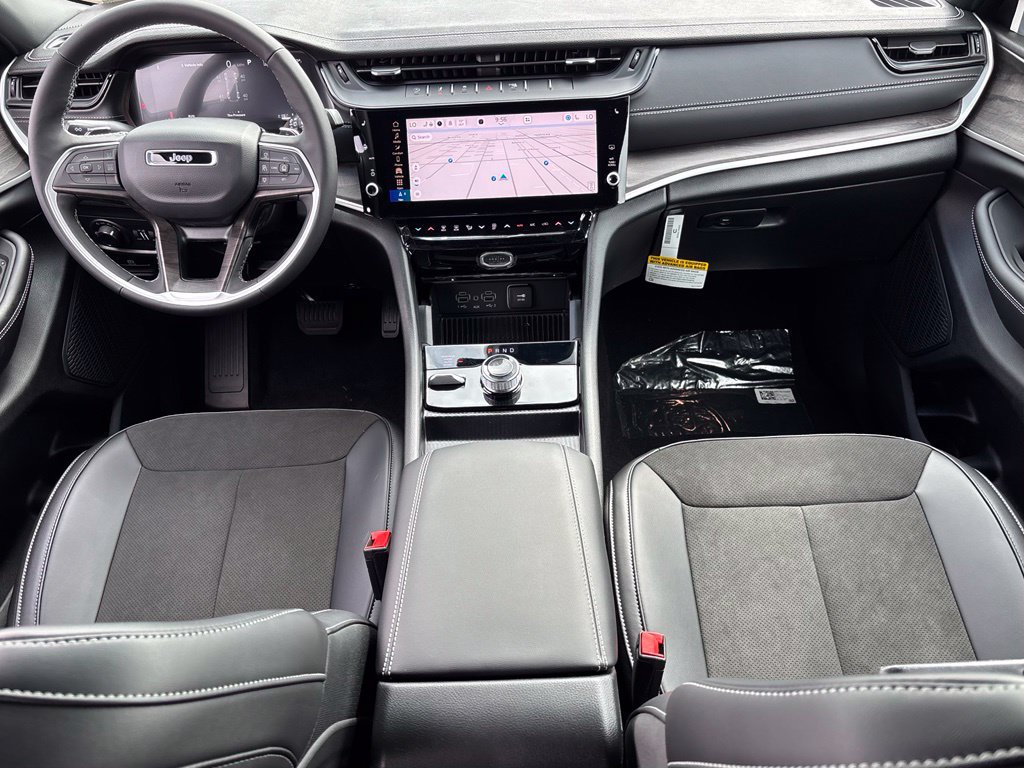New 2027 Jeep Grand Cherokee Altitude AWD/4WD image 20