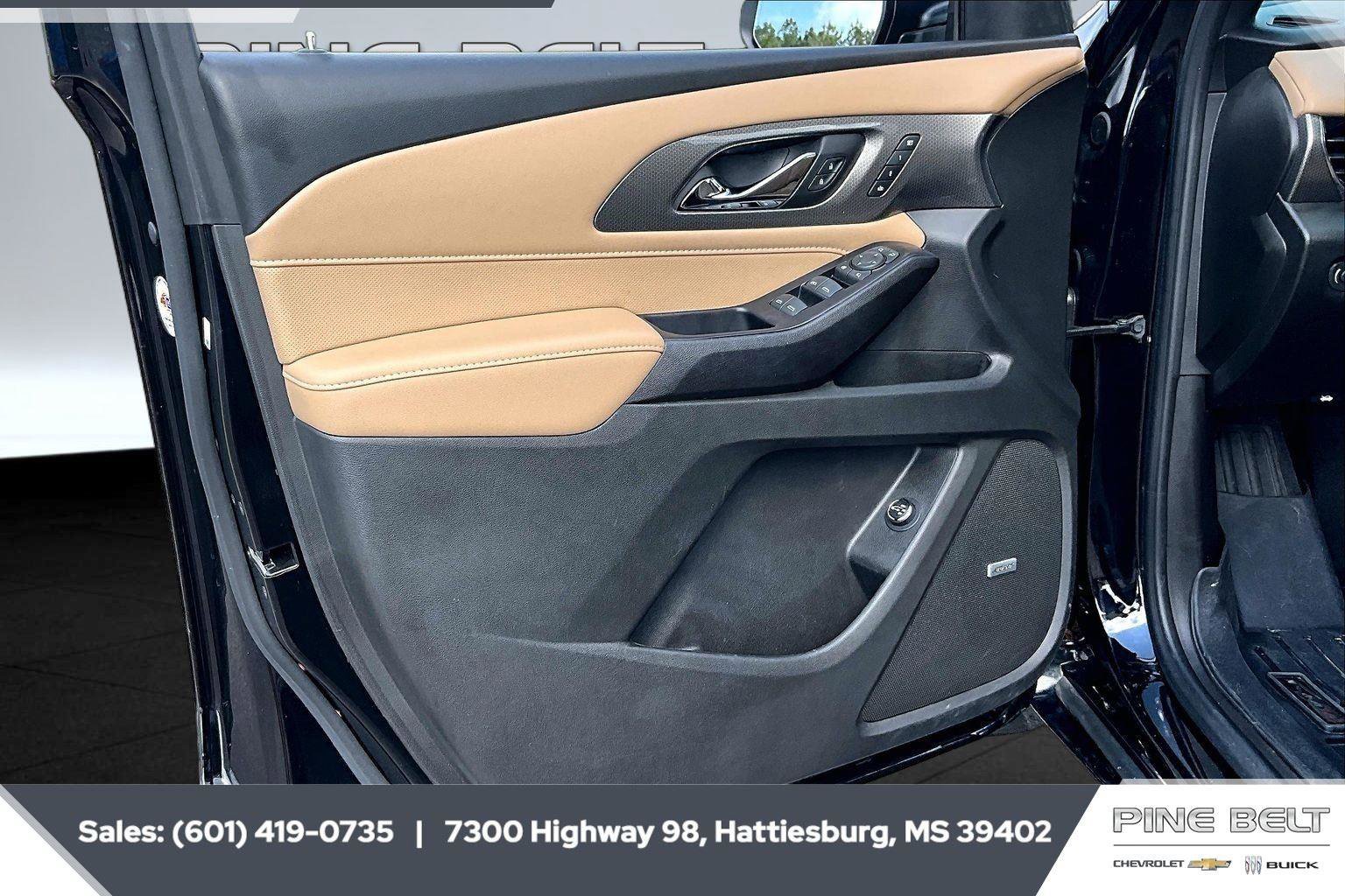 Used 2022 Chevrolet Traverse Premier FWD image 17