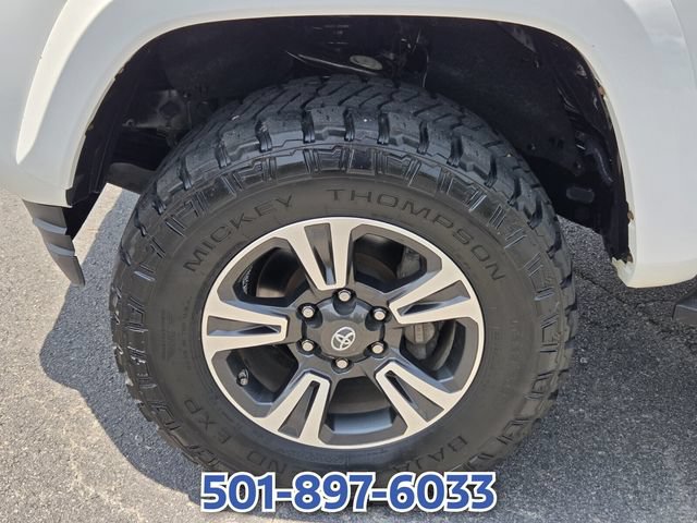 Used 2017 Toyota Tacoma TRD Sport AWD/4WD image 16