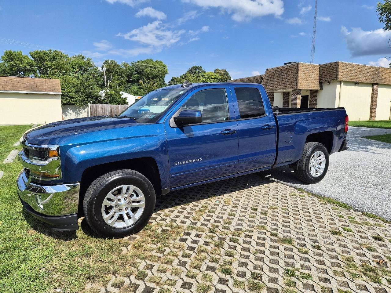 Used 2019 Chevrolet Silverado 1500 LT w/ All Star Edition AWD/4WD image 6