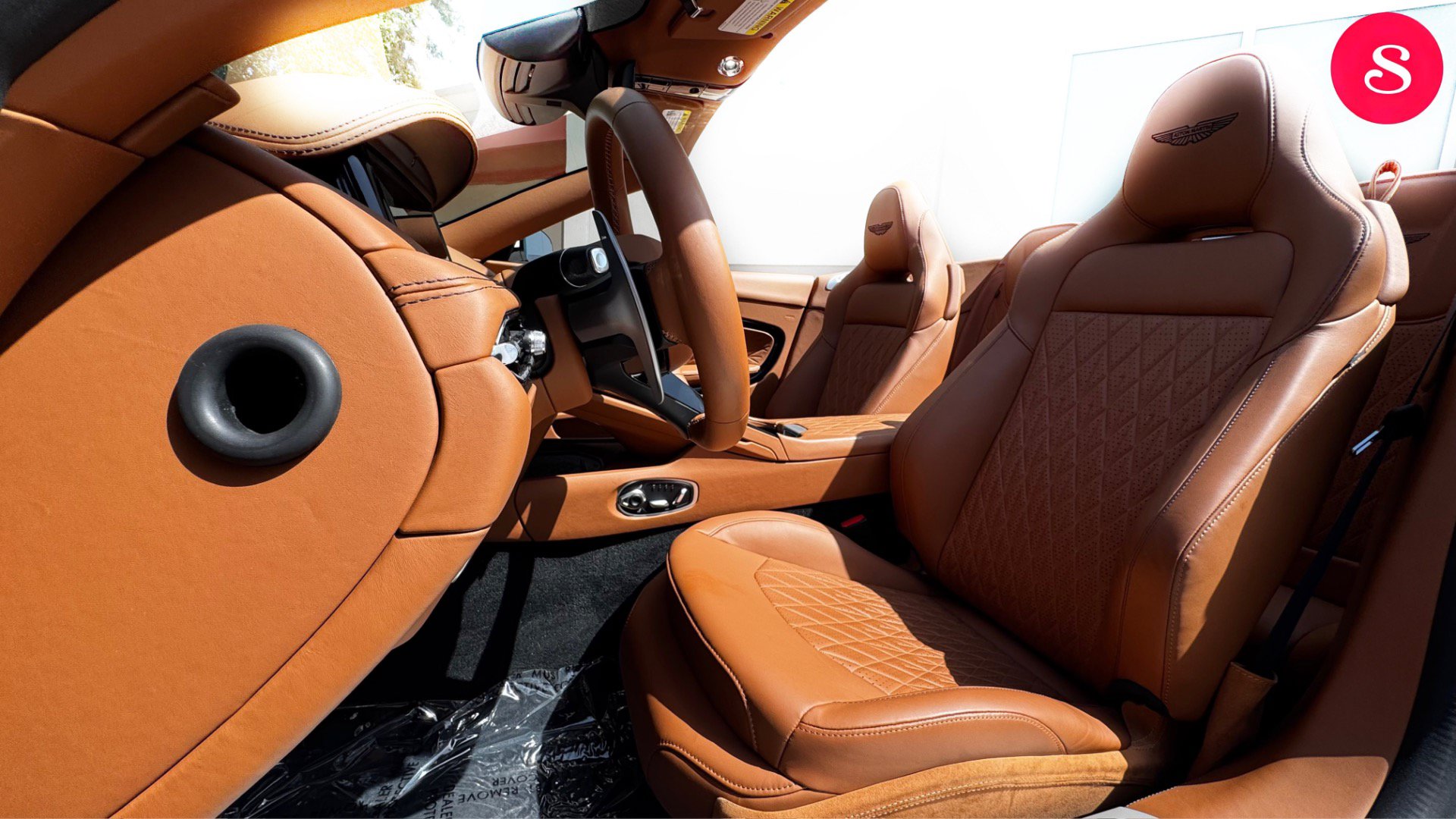 Used 2025 Aston Martin DB12 Convertible RWD image 13