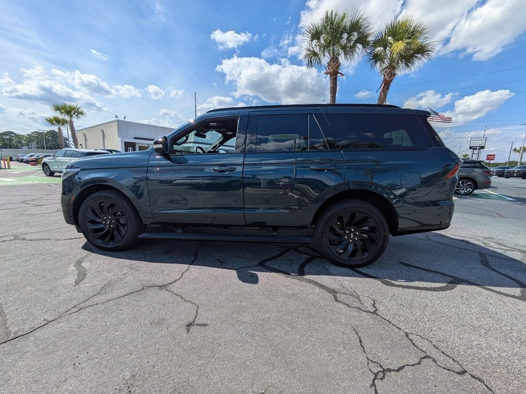 New 2026 Lincoln Navigator Reserve w/ Jet Appearance Package AWD/4WD image 7