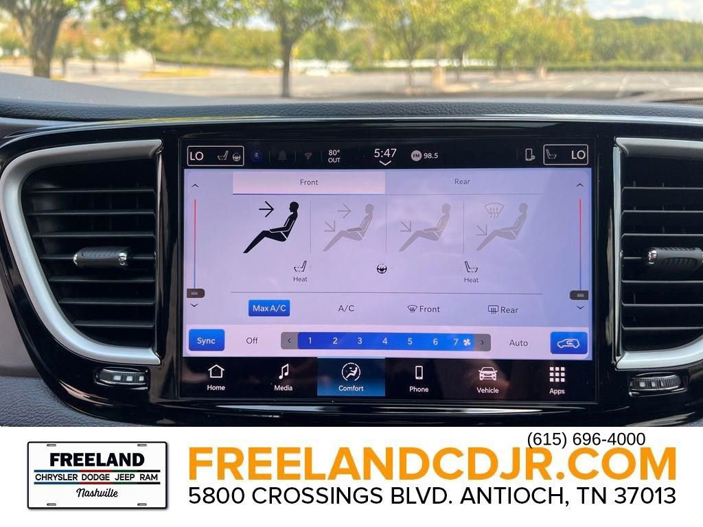 New 2025 Chrysler Pacifica Select image 30