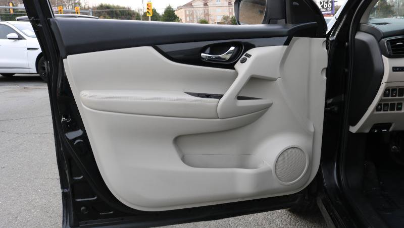 Used 2017 Nissan Rogue Sport SV w/ SV Premium Package image 9