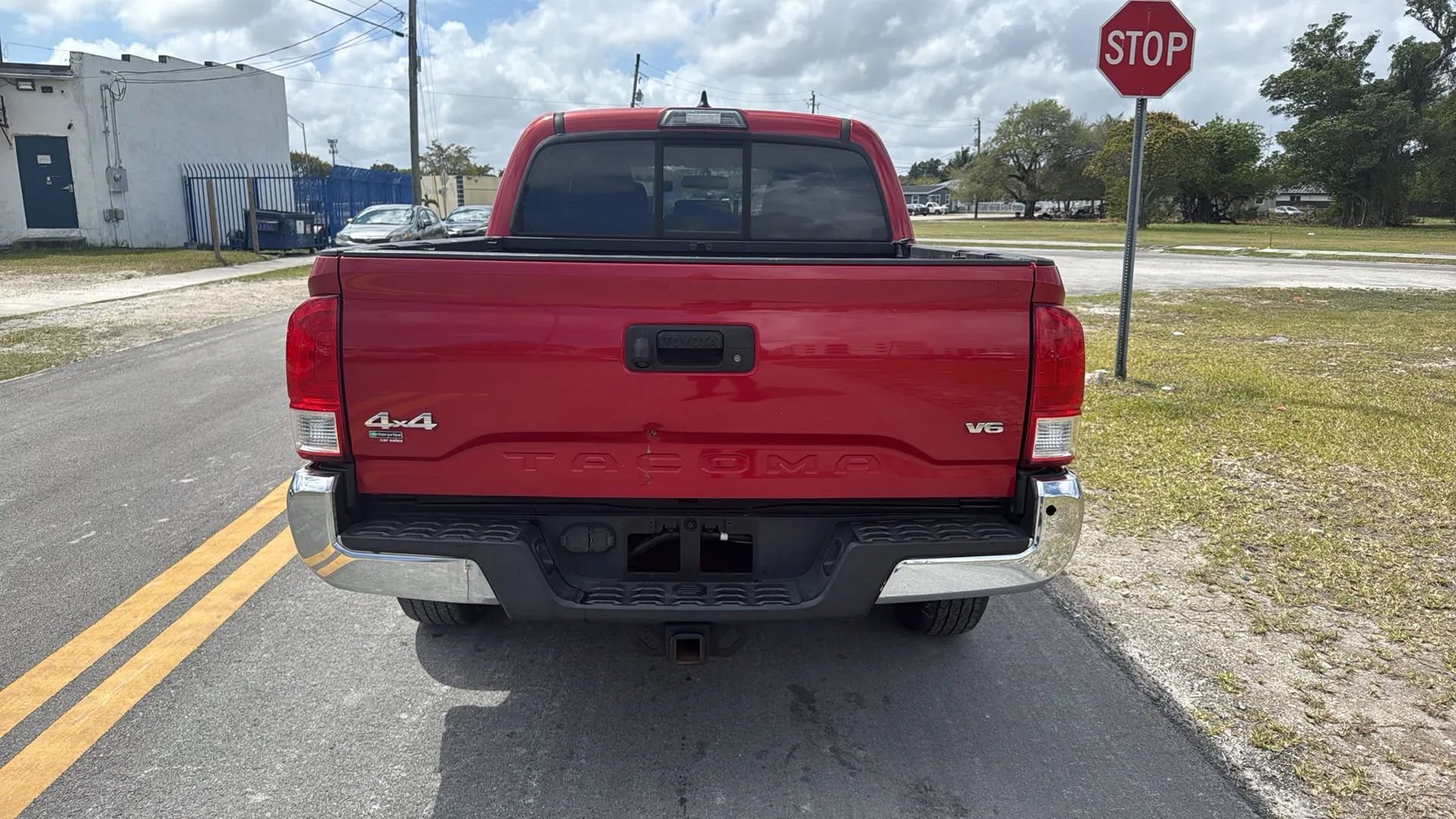 Used 2017 Toyota Tacoma SR5 w/ Exterior Package AWD/4WD image 5