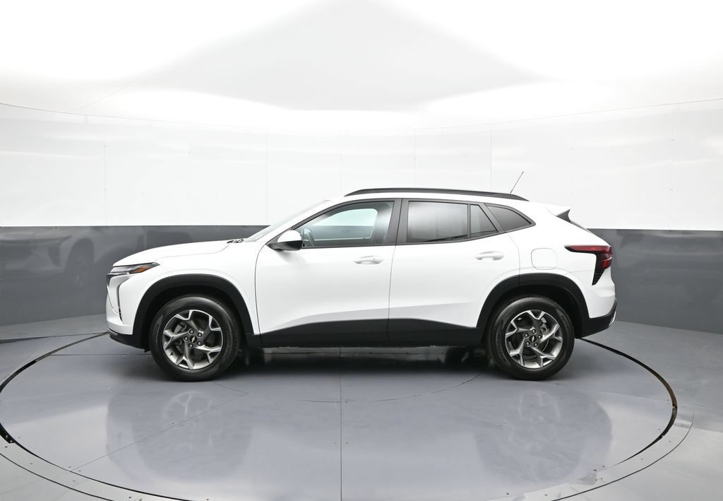 Used 2025 Chevrolet Trax LT w/ LT Convenience Package FWD image 9