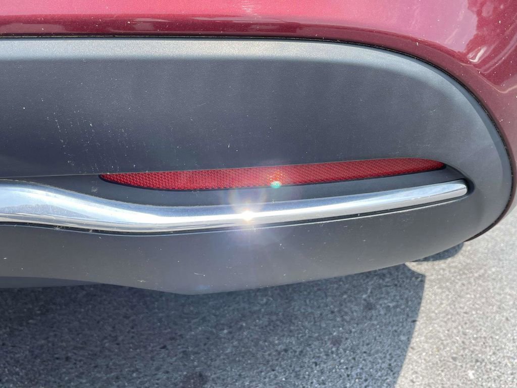 Used 2016 Chrysler 200 Limited w/ Anniversary Edition FWD image 18