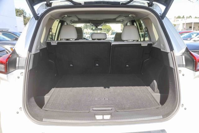 Used 2025 Nissan Rogue SV w/ SV Premium Package image 27
