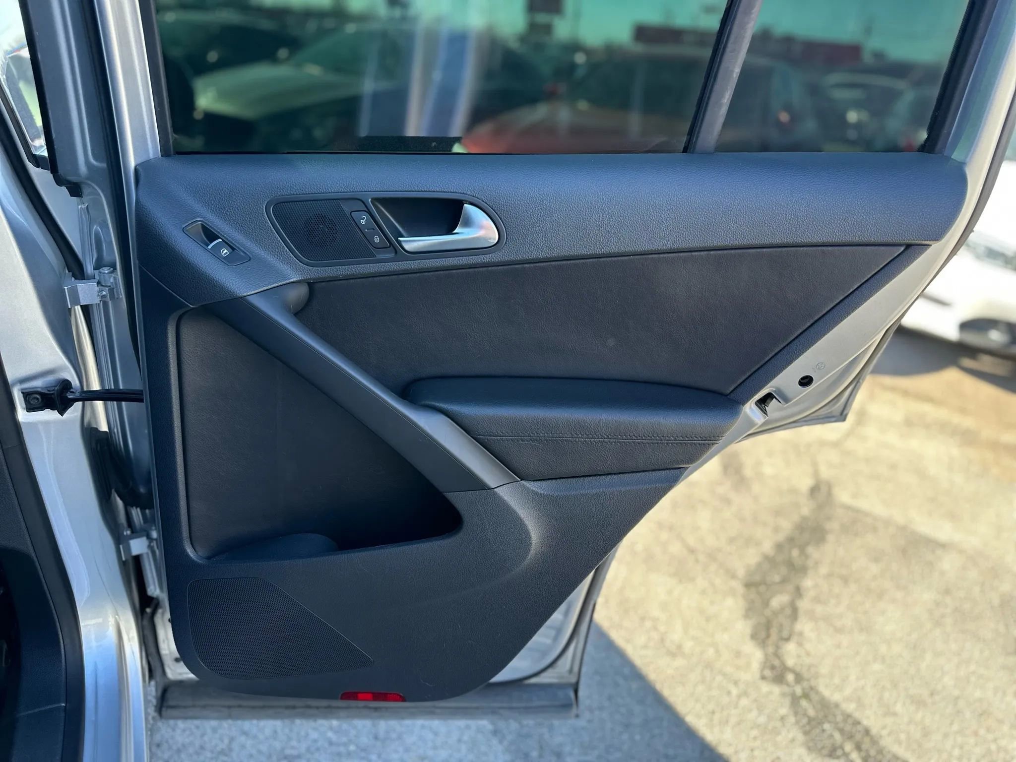 Used 2013 Volkswagen Tiguan SE AWD/4WD image 23