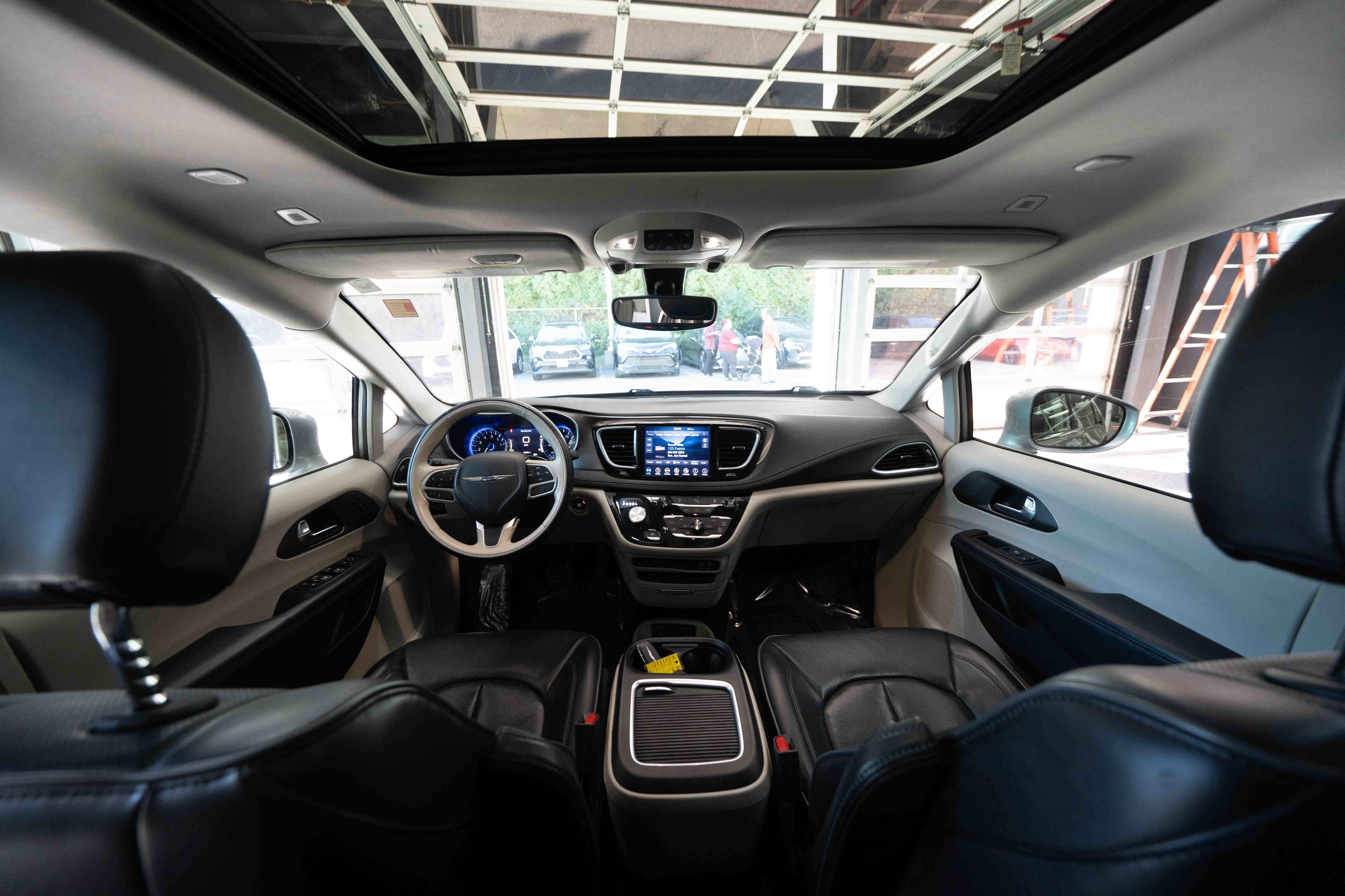Used 2018 Chrysler Pacifica Limited FWD image 19